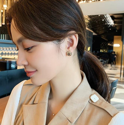 Elegant Gold Knot Stud Earrings for Women – Korean Minimalist Style